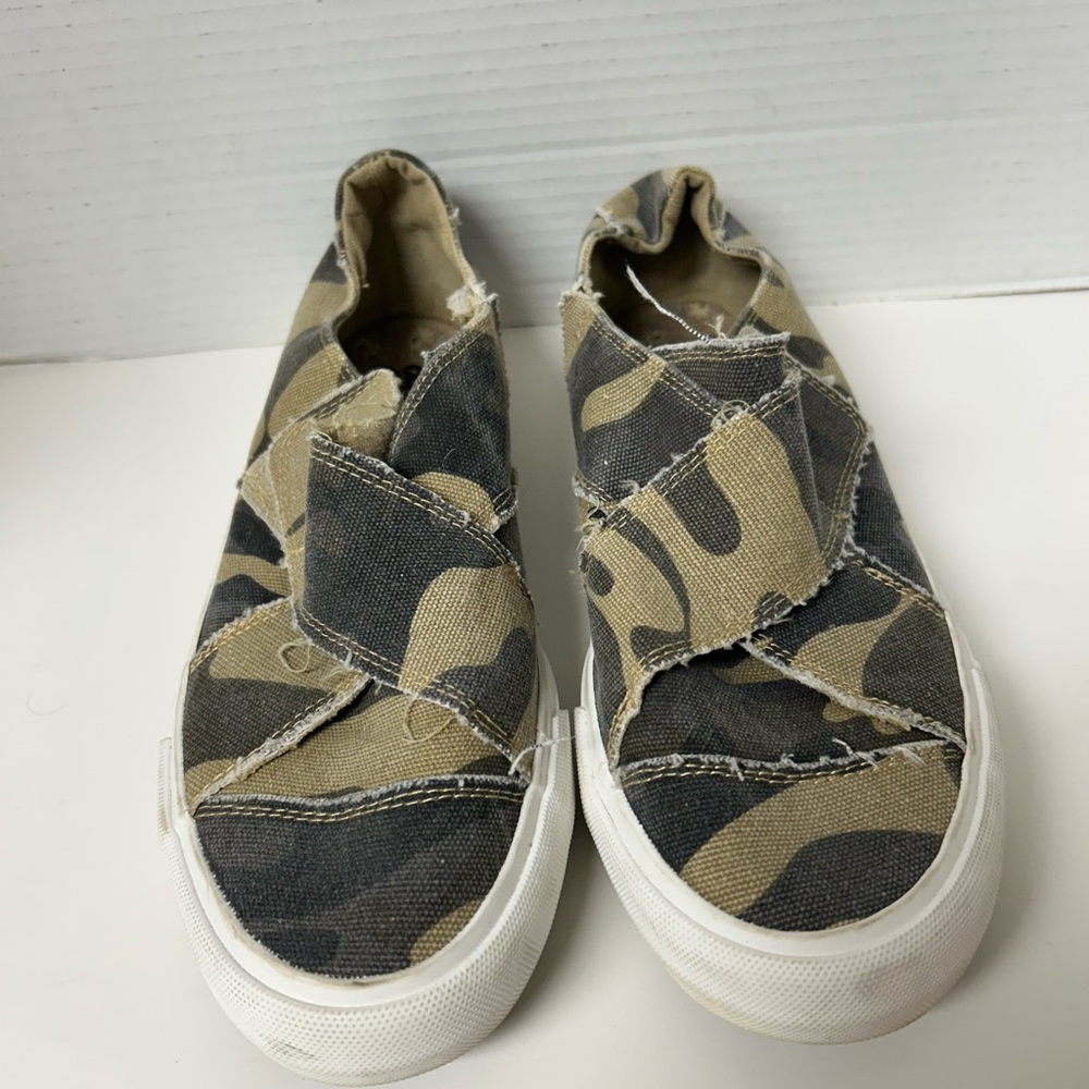 Gypsy Jazz Florence Camo Slip-On Sneakers - Size 10 Skater Urban Velcro